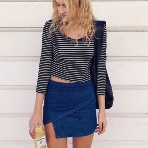 Brandy Melville Cara Skirt - Picture 1 of 3